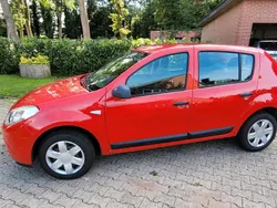 Rot Gebraucht 2009 Dacia Sandero Kleinwagen | 3.900 €
