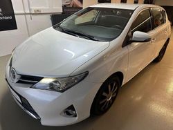 Weiß Gebraucht 2014 Toyota Auris Hybrid Life Limousine | 9.290 € (Guter Preis)