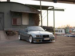 Grün Gebraucht 1991 BMW 320 Cabriolet Cabrio | 9.699 €