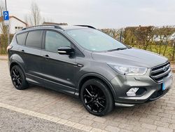 Grau Gebraucht 2018 Ford Kuga ST-Line SUV | 18.500 € (Fairer Preis)