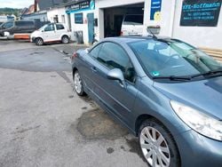 Grau Gebraucht 2008 Peugeot 207 CC Cabrio | 3.750 € (Etwas zu teuer)