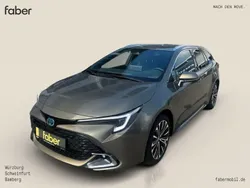 Oxide bronze Gebraucht 2024 Toyota Corolla Team Kombi | 28.490 € (Fairer Preis)