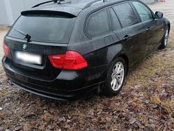 Schwarz Gebraucht 2010 BMW 320 Kombi | 5.100 € (Guter Preis)