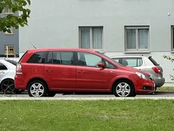 Rot Gebraucht 2006 Opel Zafira Van / Kleinbus | 1.800 € (Fairer Preis)