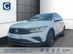 Weiß Gebraucht 2022 VW Tiguan Life SUV | 27.730 € (Fairer Preis)
