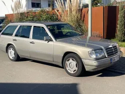 Gold Gebraucht 1993 Mercedes 220 Limousine | 4.500 €