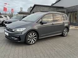 Grau Gebraucht 2024 VW Touran R-line Van / Kleinbus | 34.980 € (Fairer Preis)