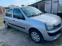 Silber Gebraucht 2005 Renault Clio II Kleinwagen | 2.000 € (Fairer Preis)