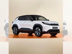 Blau Neu 2025 Toyota Urban Cruiser Comfort SUV | 29.990 €