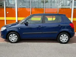Blau Gebraucht 2011 Skoda Fabia Kleinwagen | 2.500 € (Guter Preis)