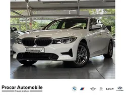 Weiß Gebraucht 2022 BMW 320 Sport Line Limousine | 28.890 € (Superpreis)