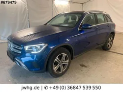 Brillantblau (metallic) Gebraucht 2020 Mercedes GLC300e SUV | 33.450 € (Superpreis)