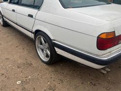 Weiß Gebraucht 1990 BMW 730 Limousine | 3.500 €