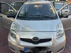 Gelb Gebraucht 2009 Toyota Yaris Kleinwagen | 2.600 € (Etwas zu teuer)