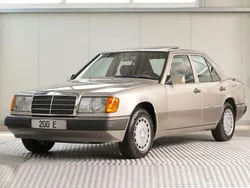 Silber Gebraucht 1989 Mercedes E200 Limousine | 16.950 €