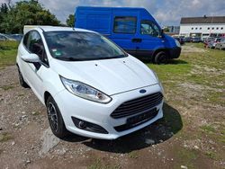 Weiß Gebraucht 2013 Ford Fiesta Titanium Kleinwagen | 2.350 €