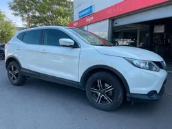 Weiß Gebraucht 2014 Nissan Qashqai Visia SUV | 7.250 € (Fairer Preis)