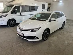 Super white 2 Gebraucht 2015 Toyota Auris Touring Sports Design Kombi | 12.990 € (Etwas zu teuer)