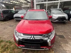 Rot Gebraucht 2020 Mitsubishi Outlander P-HEV Diamant Edition SUV | 21.990 € (Etwas zu teuer)