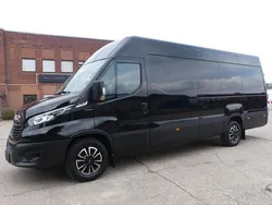 Schwarz Gebraucht 2020 Iveco Daily Van / Kleinbus | 30.950 € (Fairer Preis)