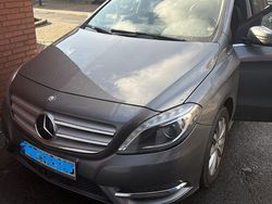 Grau Gebraucht 2014 Mercedes B180 Van / Kleinbus | 12.000 € (Guter Preis)