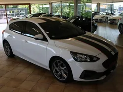 Weiß Gebraucht 2021 Ford Focus ST Limousine | 23.799 € (Superpreis)