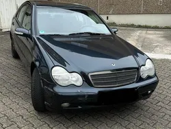 Blau Gebraucht 2001 Mercedes C200 Limousine | 1.799 €