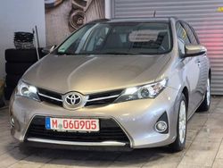 Grau Gebraucht 2013 Toyota Auris Edition Limousine | 8.990 € (Guter Preis)