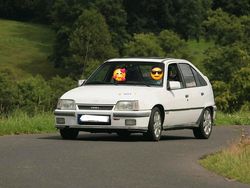 Weiß Gebraucht 1991 Opel Kadett Kleinwagen | 12.750 €