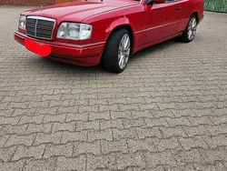 Rot Gebraucht 1994 Mercedes E200 Cabrio | 11.500 €