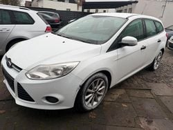 Weiß Gebraucht 2013 Ford Focus Ambiente Kombi | 3.950 € (Guter Preis)
