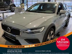 Vapour grey / metallic Gebraucht 2023 Volvo V60 CC Plus Kombi | 36.490 € (Fairer Preis)