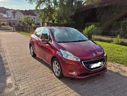 Rot Gebraucht 2012 Peugeot 208 Kleinwagen | 5.700 € (Fairer Preis)