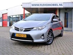 Grau Gebraucht 2015 Toyota Auris Trend Limousine | 10.950 € (Fairer Preis)