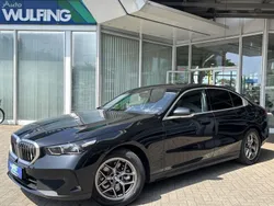 Black sapphire Gebraucht 2024 BMW 520 Sport Line Limousine | 54.850 € (Guter Preis)