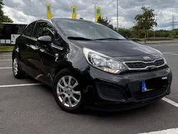 Schwarz Gebraucht 2015 Kia Rio Limousine | 4.900 € (Superpreis)