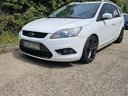 Weiß Gebraucht 2009 Ford Focus Kombi | 800 €