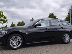 Schwarz Gebraucht 2022 BMW 320e Sport Line Kombi | 17.900 € (Superpreis)