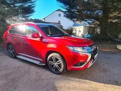 Rot Gebraucht 2021 Mitsubishi Outlander P-HEV SUV | 21.900 € (Fairer Preis)