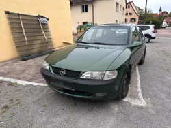 Grün Gebraucht 1996 Opel Vectra Limousine | 650 € (Fairer Preis)