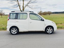 Weiß Gebraucht 2001 Toyota Yaris Verso Van / Kleinbus | 1.800 € (Guter Preis)