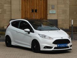 Weiß Gebraucht 2017 Ford Fiesta ST Kleinwagen | 12.400 € (Etwas zu teuer)