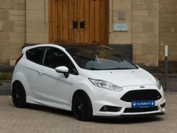 Weiß Gebraucht 2017 Ford Fiesta ST Kleinwagen | 12.400 € (Etwas zu teuer)