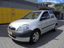Silber Gebraucht 2002 Toyota Yaris Sol Limousine | 2.550 € (Etwas zu teuer)