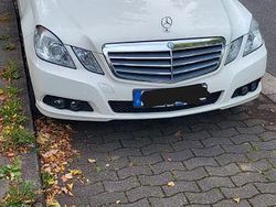 Weiß Gebraucht 2010 Mercedes E200 Elegance Limousine | 9.900 € (Guter Preis)