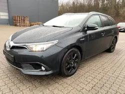 Grau Gebraucht 2017 Toyota Auris Hybrid Kombi | 8.400 € (Superpreis)