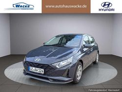 Farbe: grau Neu 2025 Hyundai i20 Select Limousine | 20.777 € (Teuer)