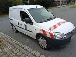 Weiß Gebraucht 2010 Opel Combo Van / Kleinbus | 2.820 € (Fairer Preis)