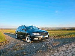 Schwarz Gebraucht 2012 Skoda Superb Family Kombi | 8.888 € (Etwas zu teuer)