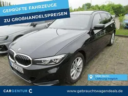 Black sapphire (metallic) Gebraucht 2023 BMW 320 Kombi | 25.890 € (Guter Preis)